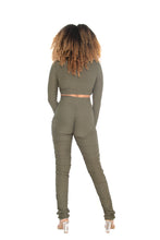 Cargar imagen en el visor de la galería, DeCalysh ItsMyBody Olive Crop Top And Leggings
