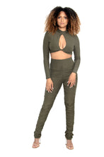 Cargar imagen en el visor de la galería, DeCalysh ItsMyBody Olive Crop Top And Leggings
